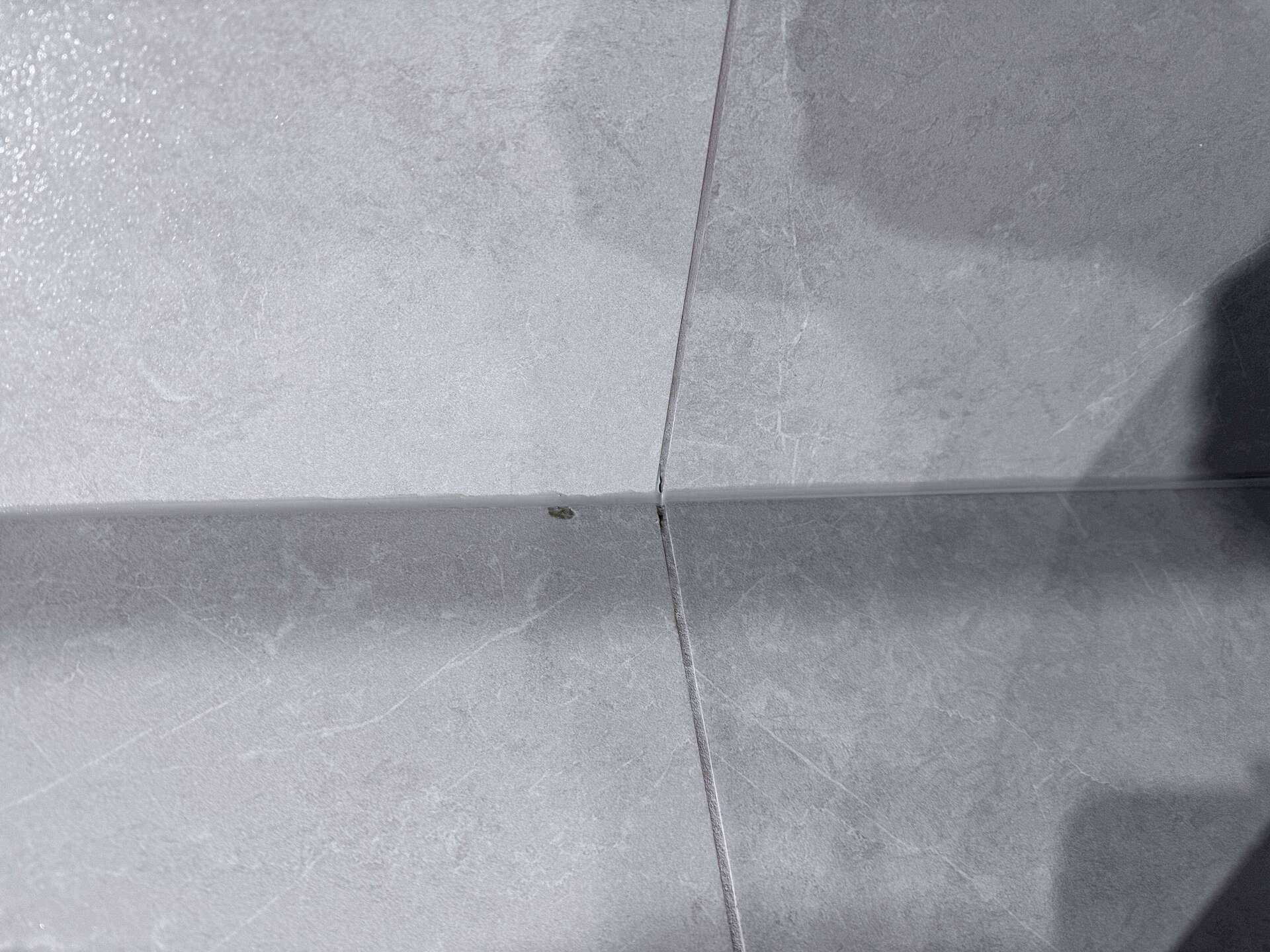 Oj tam uszczerbiony kafel... przecież nie widać (2)