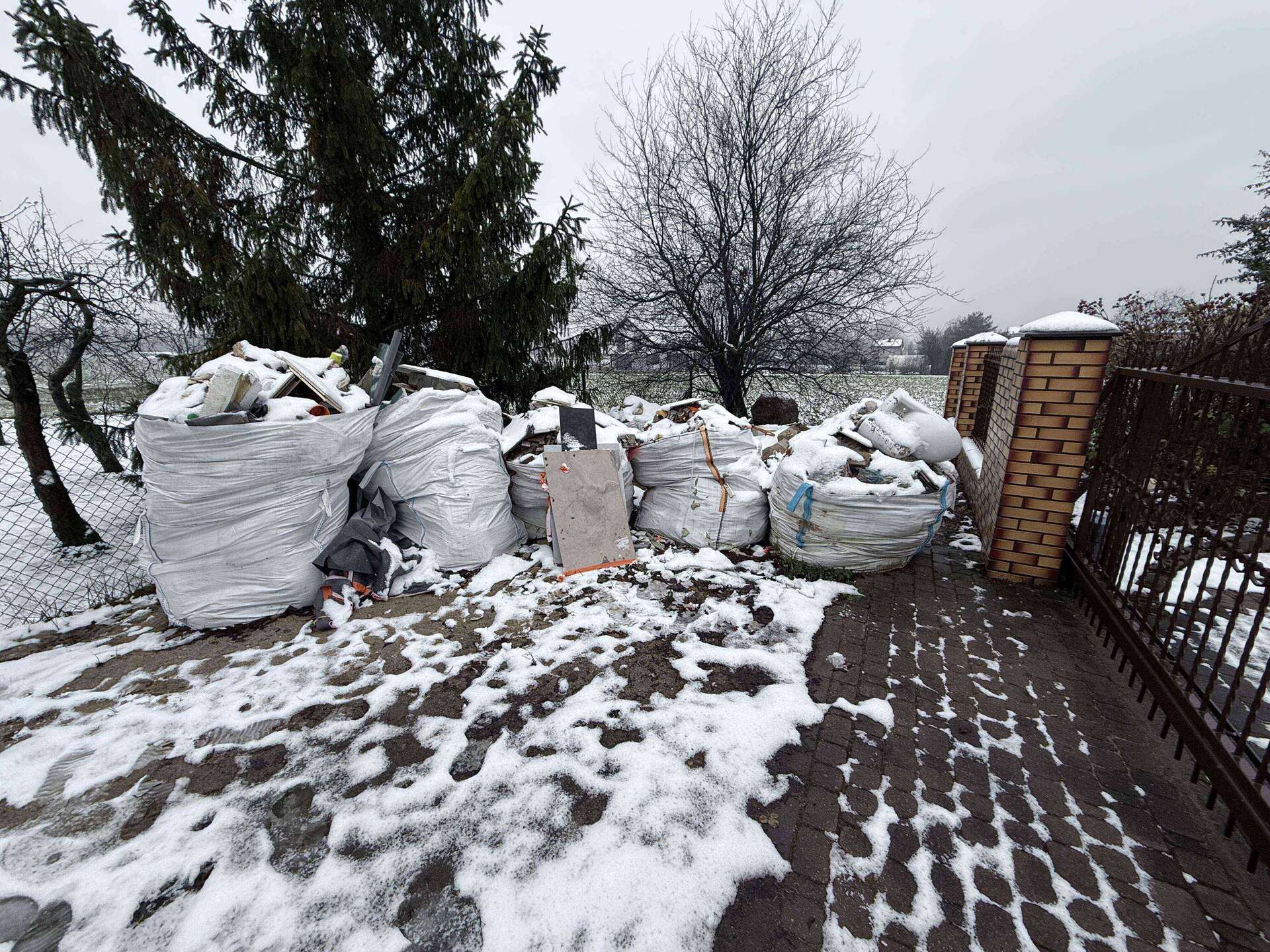 ...I kupę śmieci, niech sobie inwestor sam wywiezie